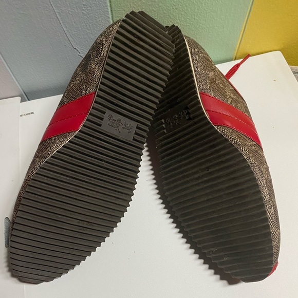 Coach - Picture 3 of 4